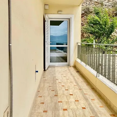 Colorful Sea View Apartament Saranda