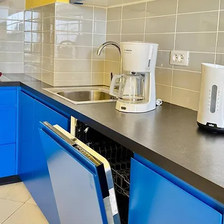 Colorful Sea View Apartament