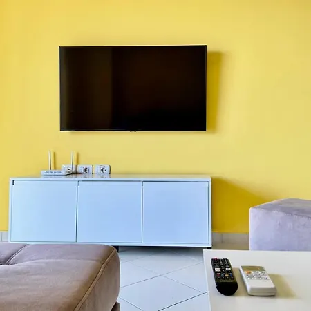 Colorful Sea View Apartament *