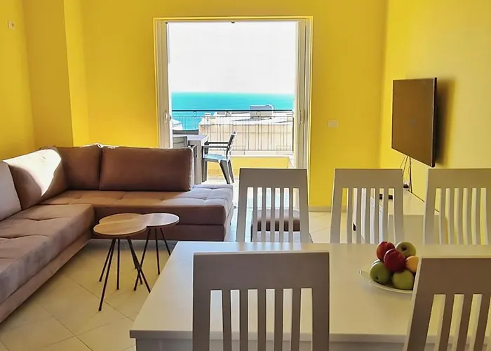Colorful Sea View Διαμέρισμα