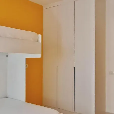 Colorful Sea View Apartment *
