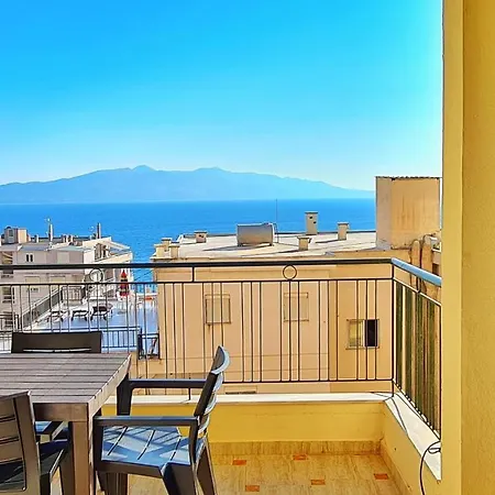 Colorful Sea View Apartment *