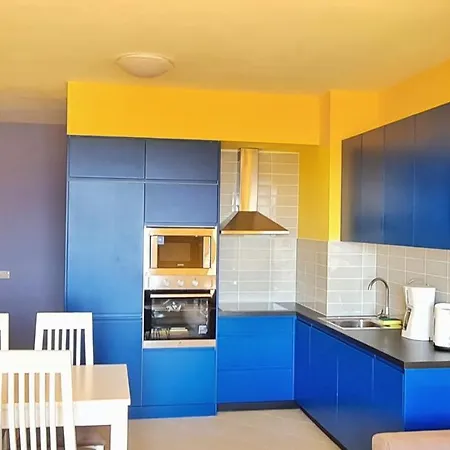 Apartment Colorful Sea View *