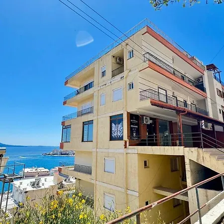 Colorful Sea View Daire Saranda