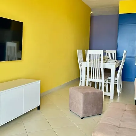 Colorful Sea View Appartement