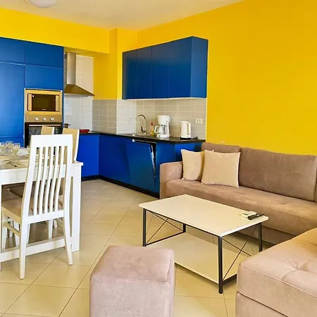 Colorful Sea View Appartement