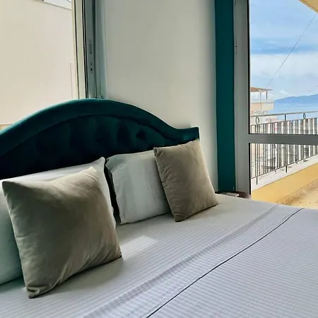 Colorful Sea View Appartement