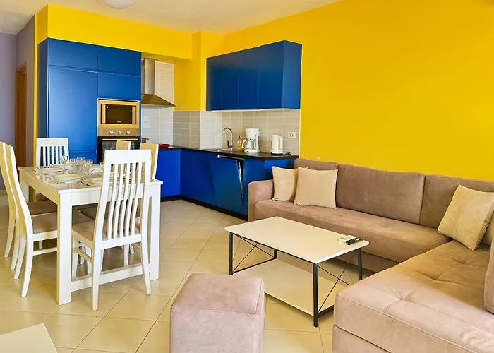 Colorful Sea View Appartement