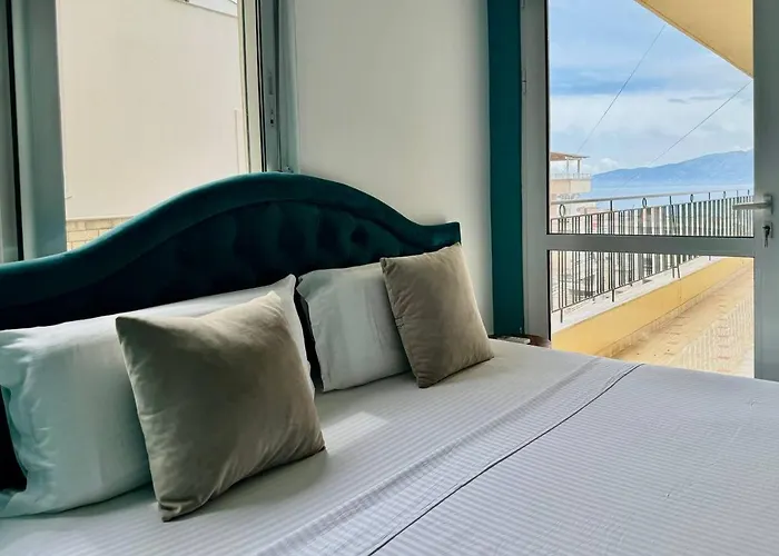 Colorful Sea View Appartement